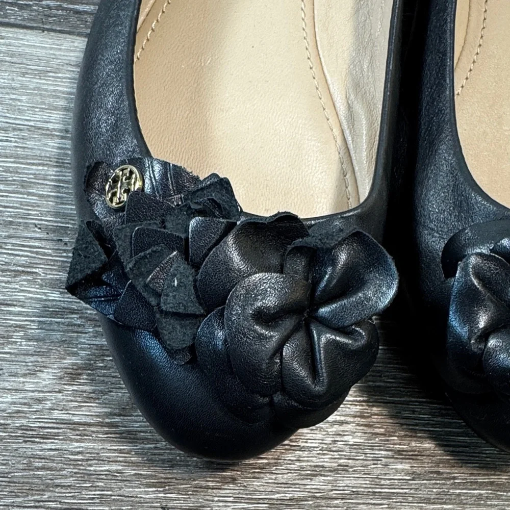 Tory Burch Black Leather Women's Flats with Floral Detail size 7M (j125)